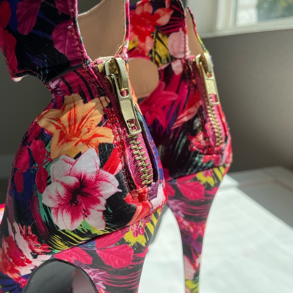 Qupid Tropical Floral Platform Stiletto - Picture 4 of 6